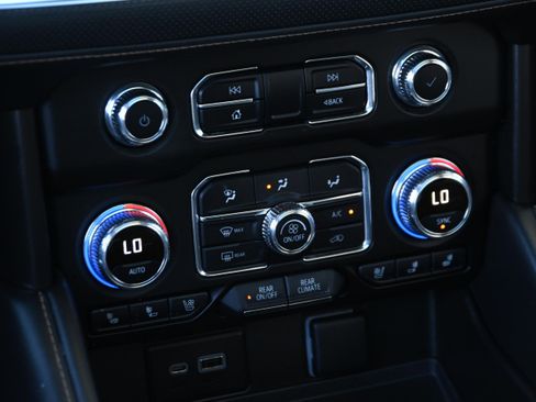 Used 2022 GMC Yukon XL AT4 image 19