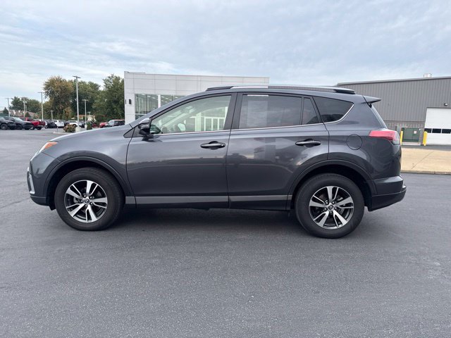 Used 2018 Toyota RAV4 XLE AWD/4WD image 4