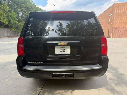 Used 2019 Chevrolet Suburban LT RWD image 5