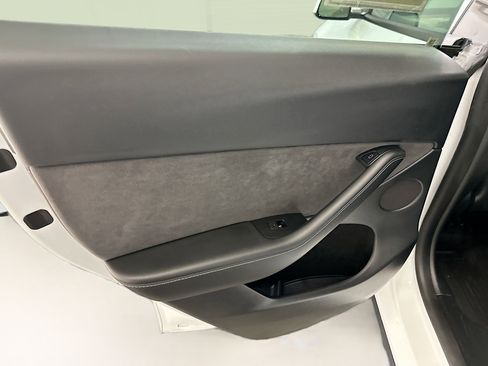 Used 2023 Tesla Model Y Long Range image 28