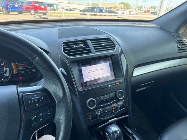 Used 2019 Ford Explorer XLT w/ Equipment Group 202A FWD image 10