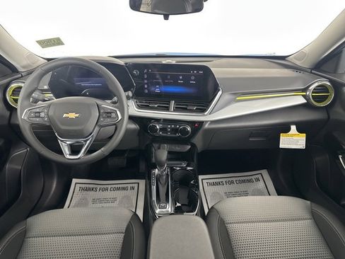 New 2026 Chevrolet Trax LT w/ Sunroof Package image 17