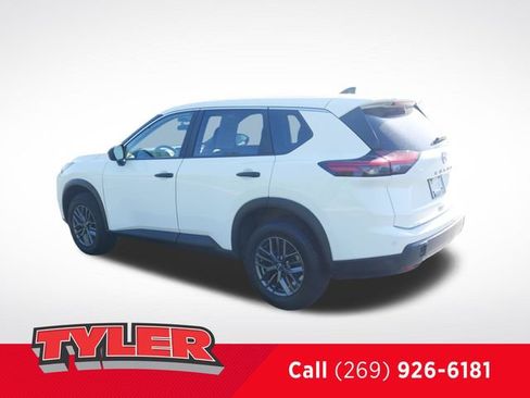 Used 2024 Nissan Rogue S FWD image 5