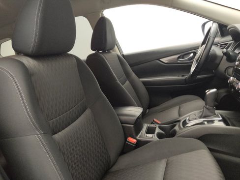 Used 2020 Nissan Rogue SV FWD image 21