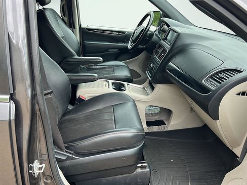 Used 2020 Dodge Grand Caravan SXT w/ Driver Convenience Group FWD image 19