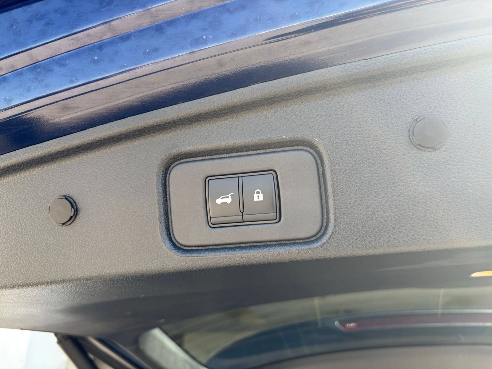 Used 2025 Nissan Pathfinder SV FWD image 22