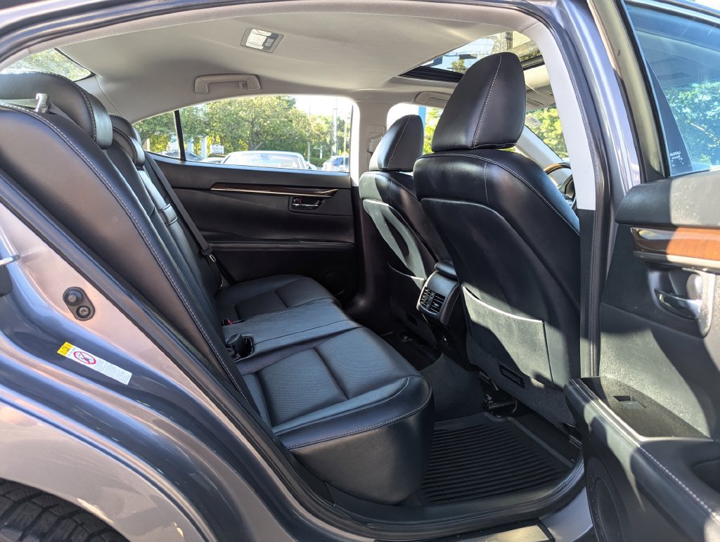 Used 2016 Lexus ES 350 w/ Premium Package w/Wood Trim FWD image 39
