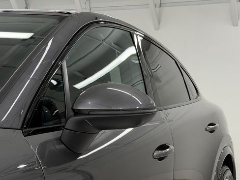 Used 2024 Porsche Cayenne Coupe AWD/4WD image 19