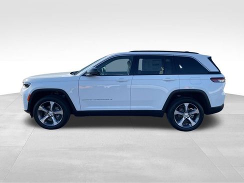 New 2026 Jeep Grand Cherokee Limited RWD image 4