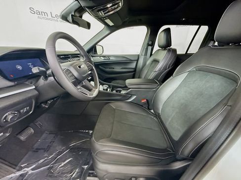 New 2025 Jeep Grand Cherokee Altitude image 20