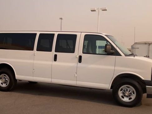 Used 2024 Chevrolet Express 3500 LT w/ LT Preferred Equipment Group RWD image 3