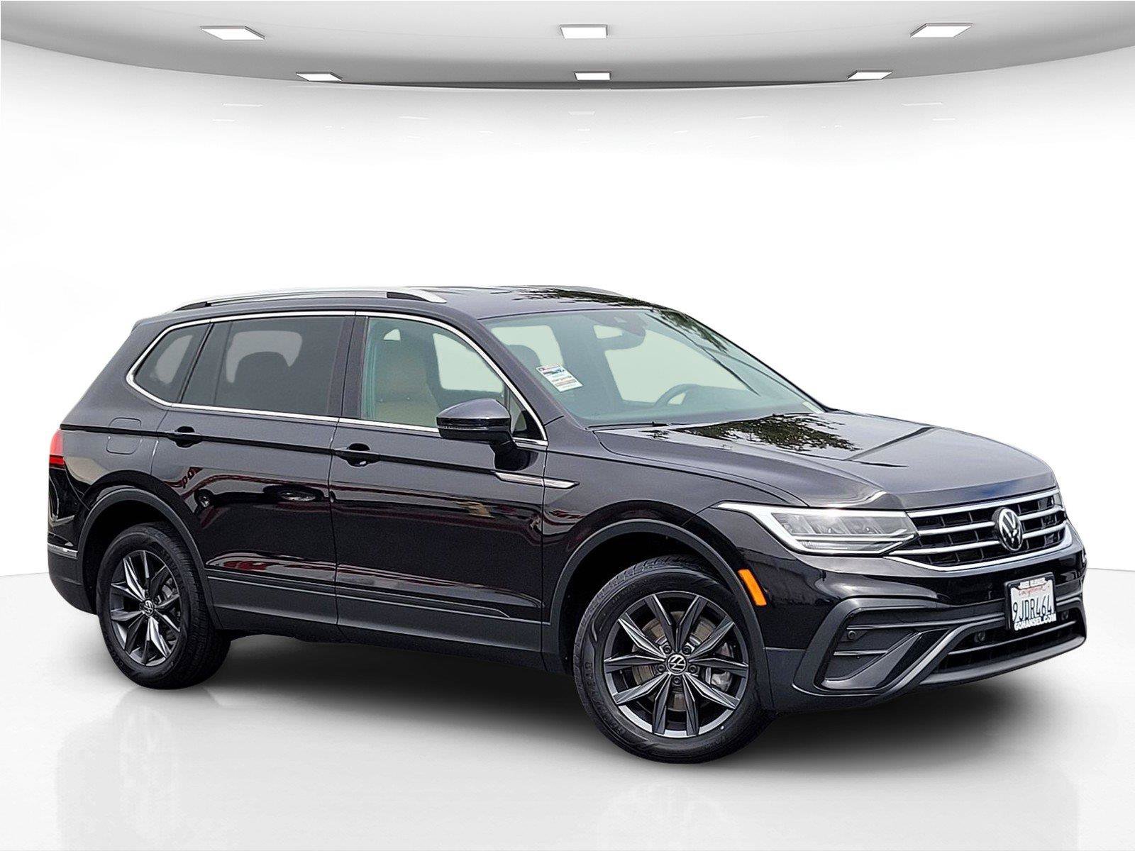 Certified 2023 Volkswagen Tiguan SE FWD image 2
