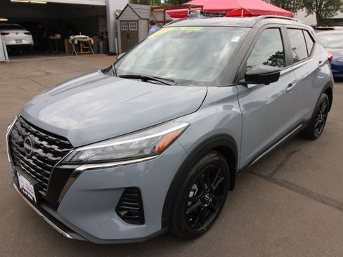 Used 2023 Nissan Kicks SR image 1