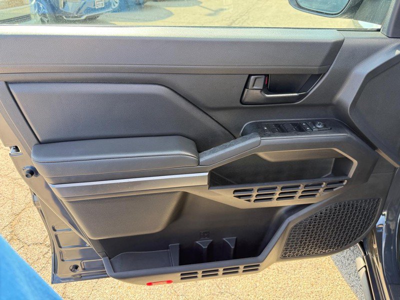 Used 2025 Toyota Tacoma SR5 AWD/4WD image 19