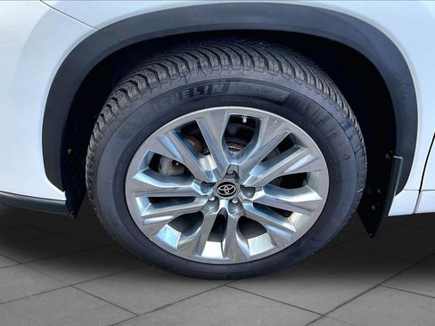 Used 2023 Toyota Highlander Limited AWD/4WD image 11
