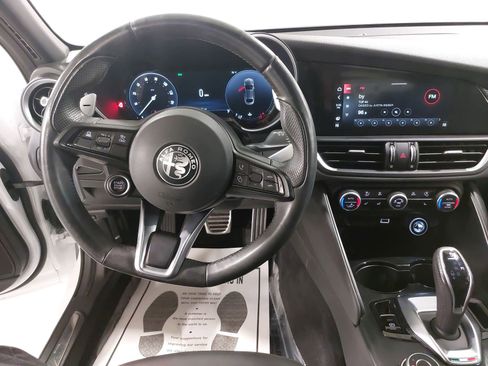 Used 2024 Alfa Romeo Giulia Sprint image 9