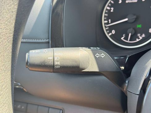 Used 2022 Nissan Pathfinder S AWD/4WD image 21