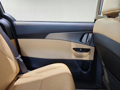 Certified 2023 Kia Carnival LX FWD image 22