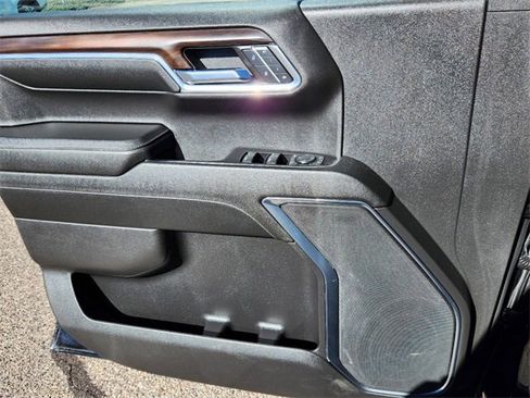 Used 2024 GMC Sierra 1500 SLT image 6