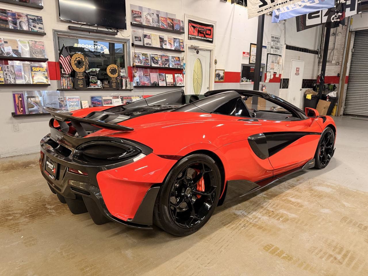 Used 2020 McLaren 600LT Spider RWD image 5
