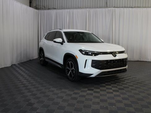 New 2025 Volkswagen Tiguan SE image 29