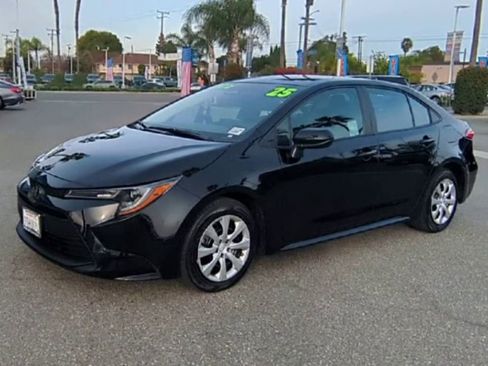 Used 2025 Toyota Corolla LE image 4