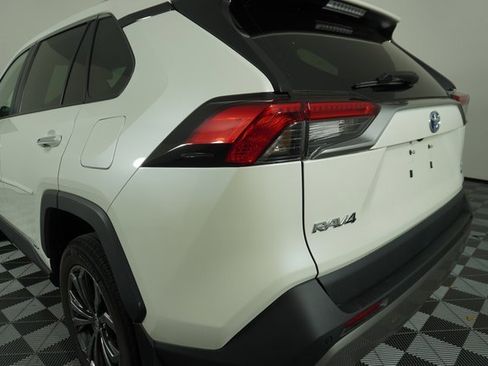 Used 2022 Toyota RAV4 Limited image 12