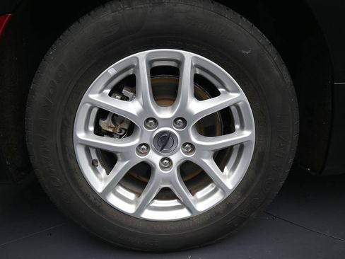 Used 2023 Chrysler Pacifica Touring-L FWD image 10