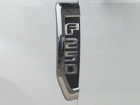 Used 2017 Ford F250 XLT w/ XLT Premium Package image 13