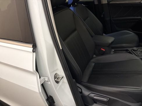 Used 2024 Volkswagen Tiguan SE image 21