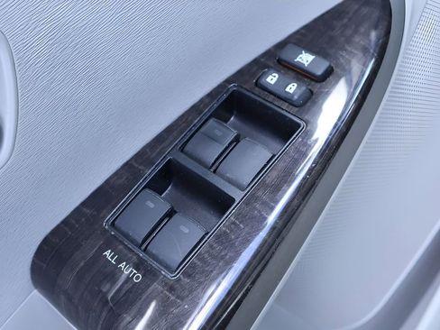 Used 2015 Toyota Venza LE image 12