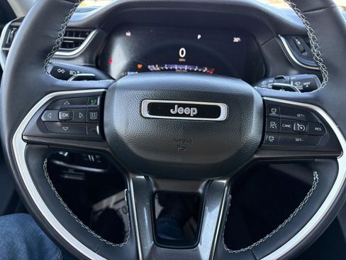 Used 2023 Jeep Grand Cherokee Laredo w/ Luxury Tech Group I image 17