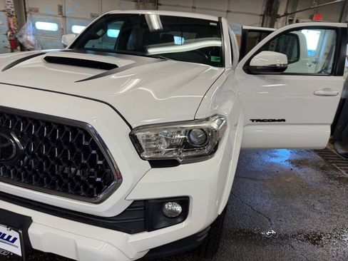 Used 2019 Toyota Tacoma TRD Sport image 30