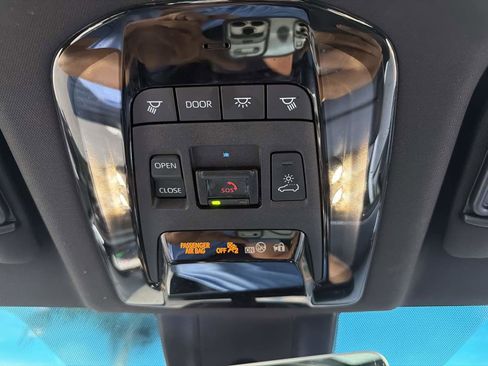 Used 2024 Toyota Venza Nightshade image 32