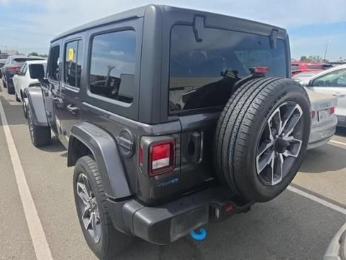 Used 2024 Jeep Wrangler Unlimited AWD/4WD image 2