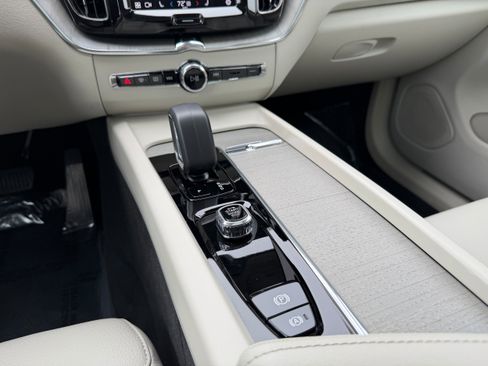 Certified 2024 Volvo XC60 B5 Plus image 16