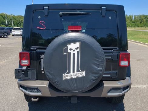 Used 2017 Jeep Wrangler Unlimited Sahara AWD/4WD image 5