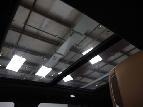 Used 2022 Cadillac Escalade ESV Premium Luxury image 21