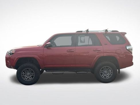 Used 2020 Toyota 4Runner SR5 AWD/4WD image 5