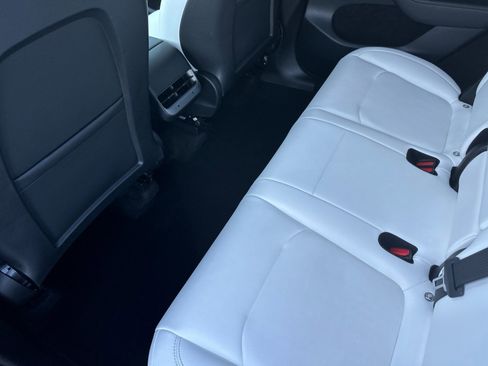 Used 2023 Tesla Model Y Performance image 12