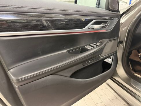 Used 2020 BMW 750i xDrive w/ Executive Package image 12