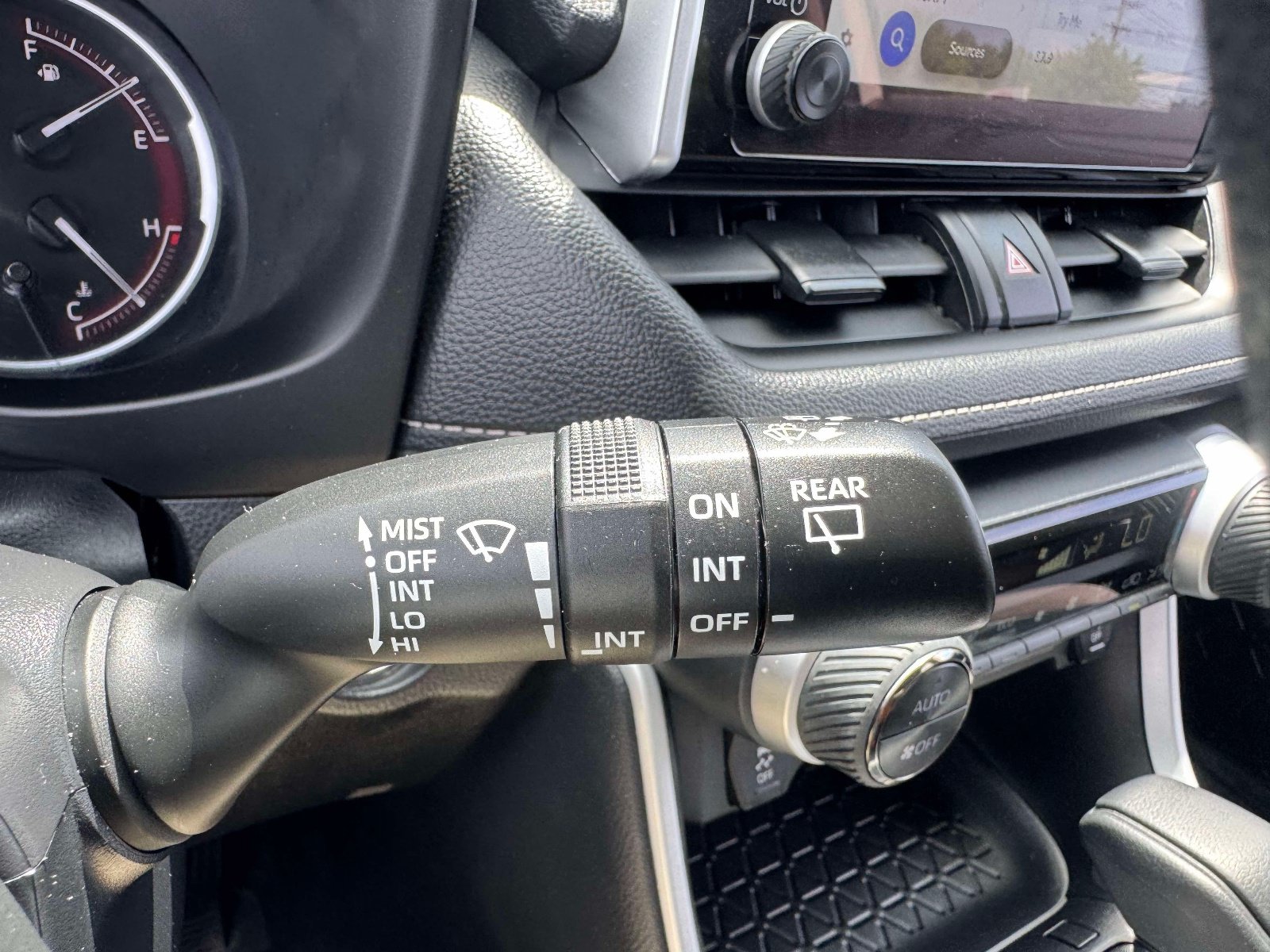 Used 2025 Toyota RAV4 XLE FWD image 32
