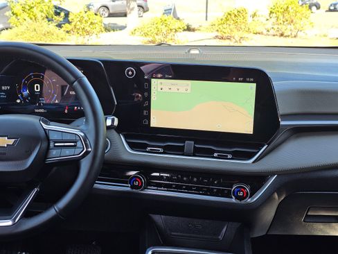 Used 2025 Chevrolet Equinox LT w/ Convenience Package II image 27