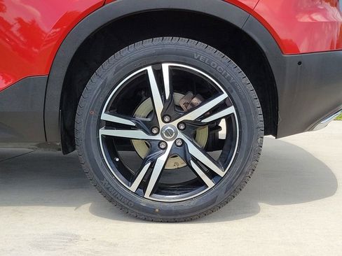 Used 2019 Volvo XC40 T5 R-Design AWD/4WD image 4