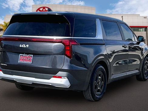 Used 2025 Kia Carnival LX image 11