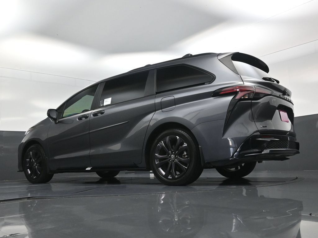 Used 2025 Toyota Sienna XSE w/ XSE Plus Package FWD image 19
