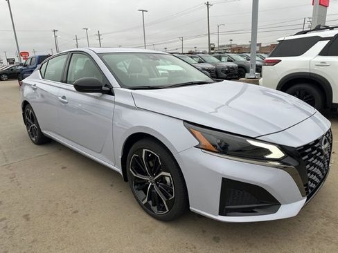 New 2025 Nissan Altima 2.5 SR w/ SR Premium Package image 3