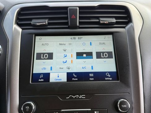 Used 2020 Ford Fusion SE FWD image 33