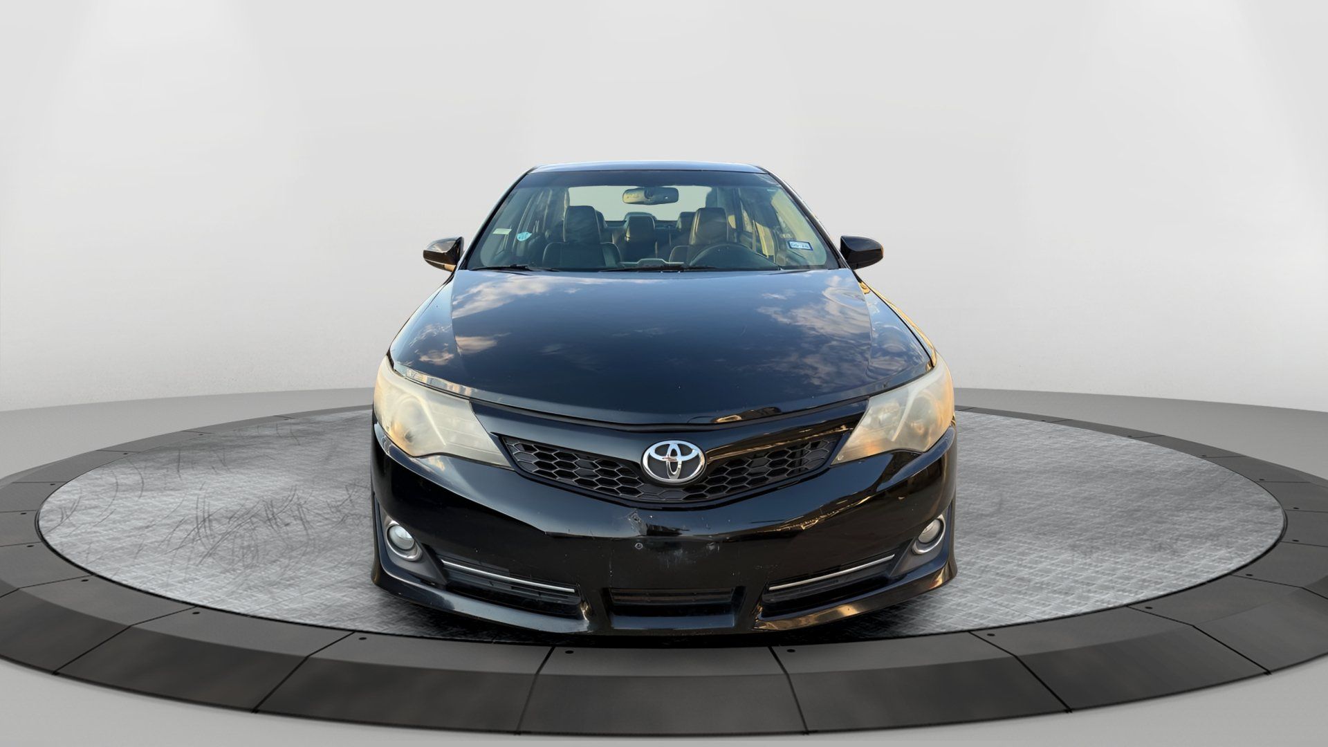 Used 2012 Toyota Camry SE w/ Leather Pkg FWD image 9