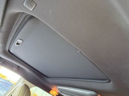 Used 2023 Toyota Sienna Limited image 21